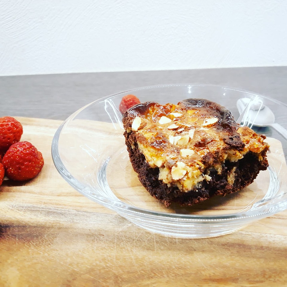Brownie med Mandel-karameltop