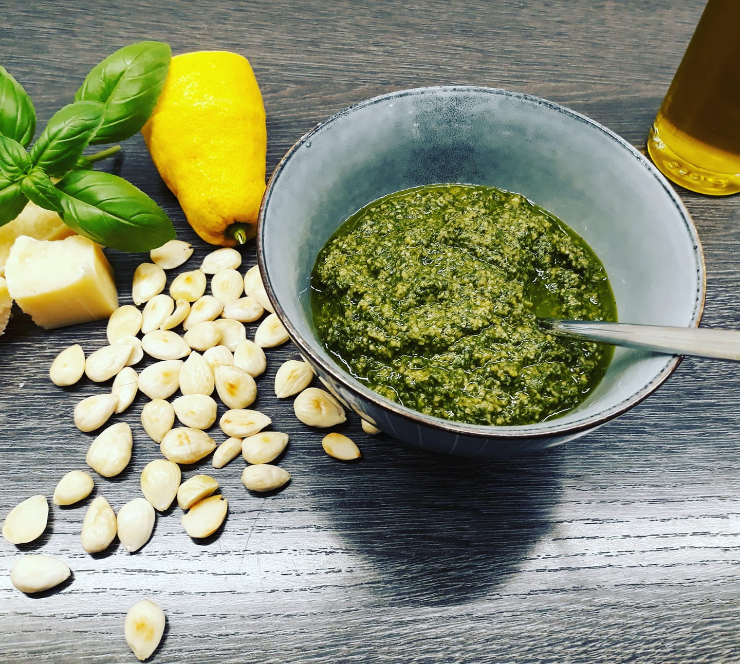 Basilikum Pesto